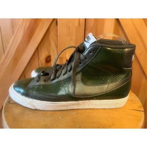 Nike Women's High-Top Sneakers in Dark Green and Black